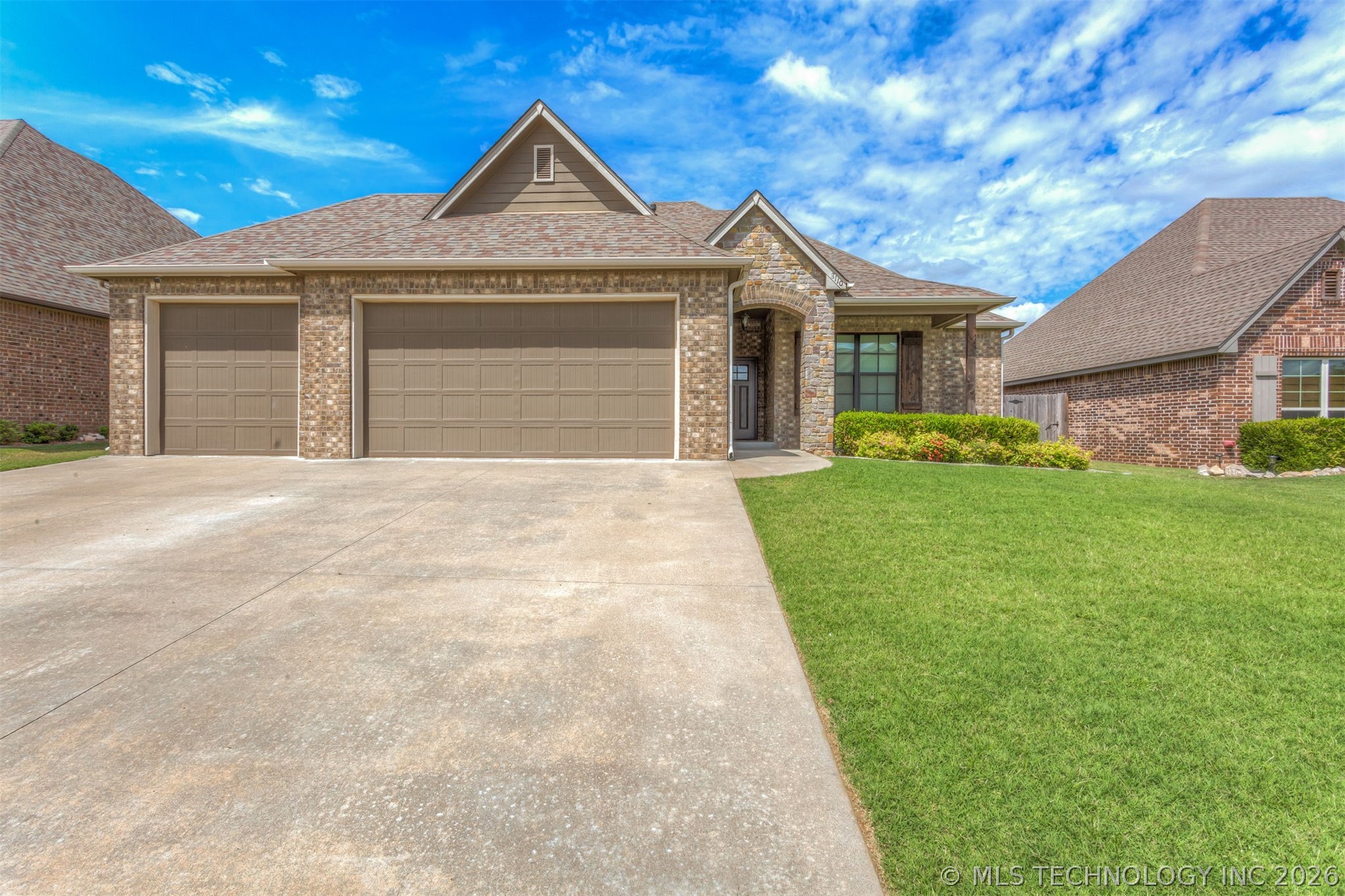 8110 N 77 EastAvenue, Owasso, OK 74055 — MLS #2620274 — photo 2 of 41