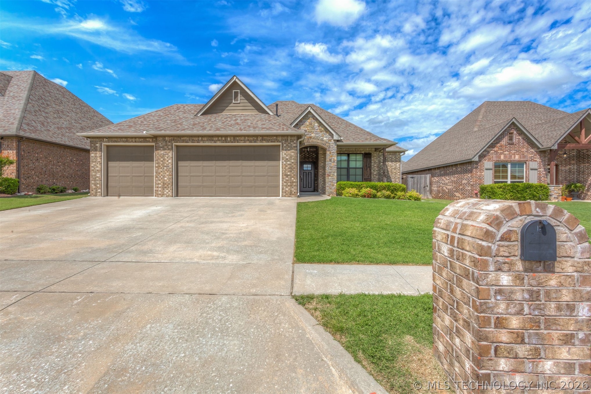 8110 N 77 EastAvenue, Owasso, OK 74055 — MLS #2620274 — Main listing photo