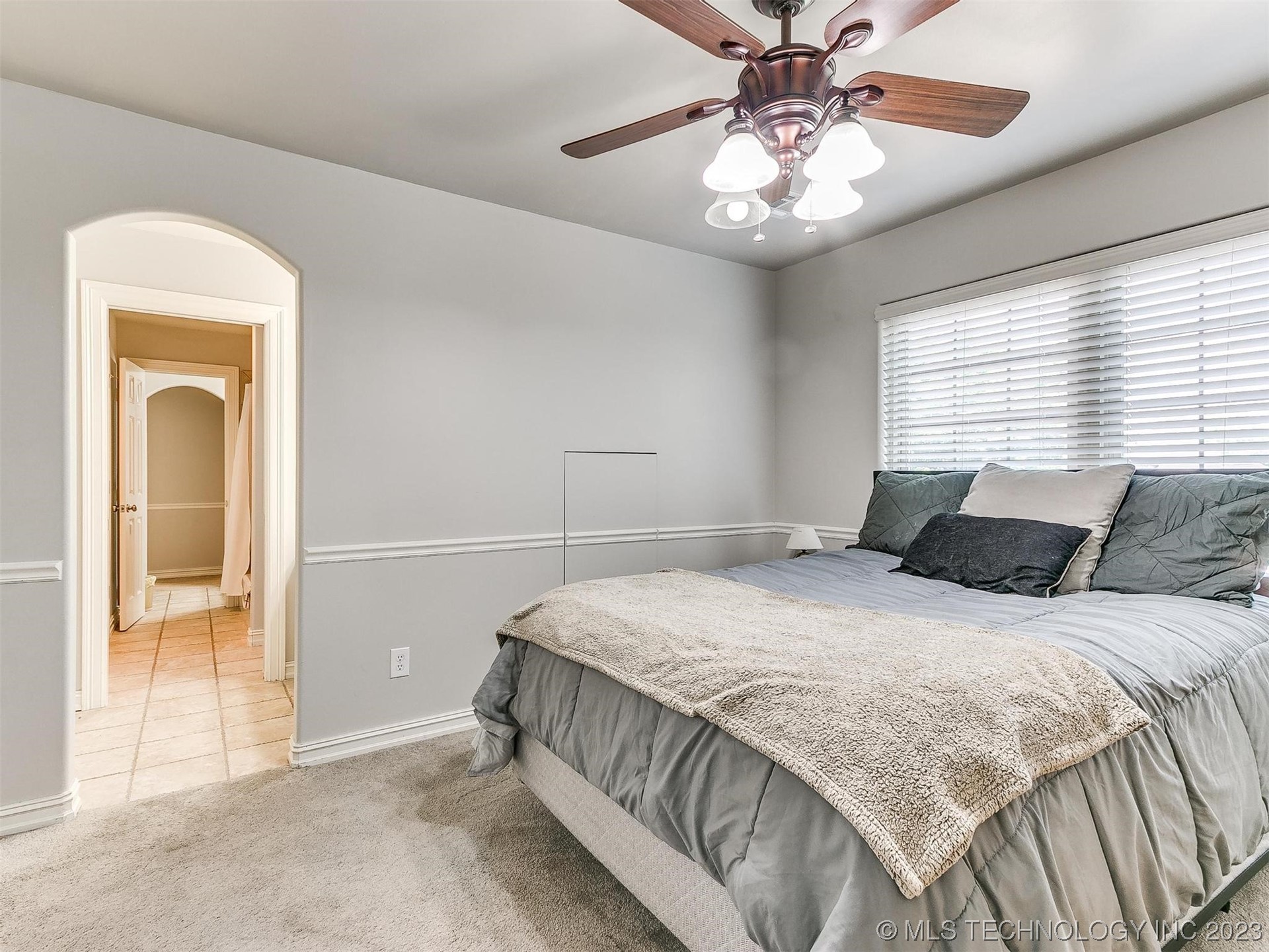 Photo 9 of 13 of 7300 S 2nd Street house