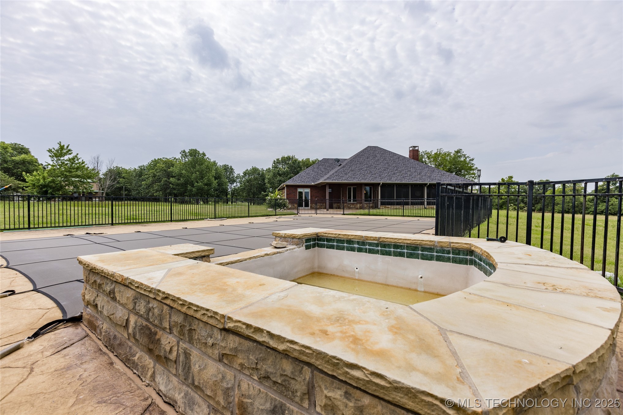 609 Lakeshore Drive