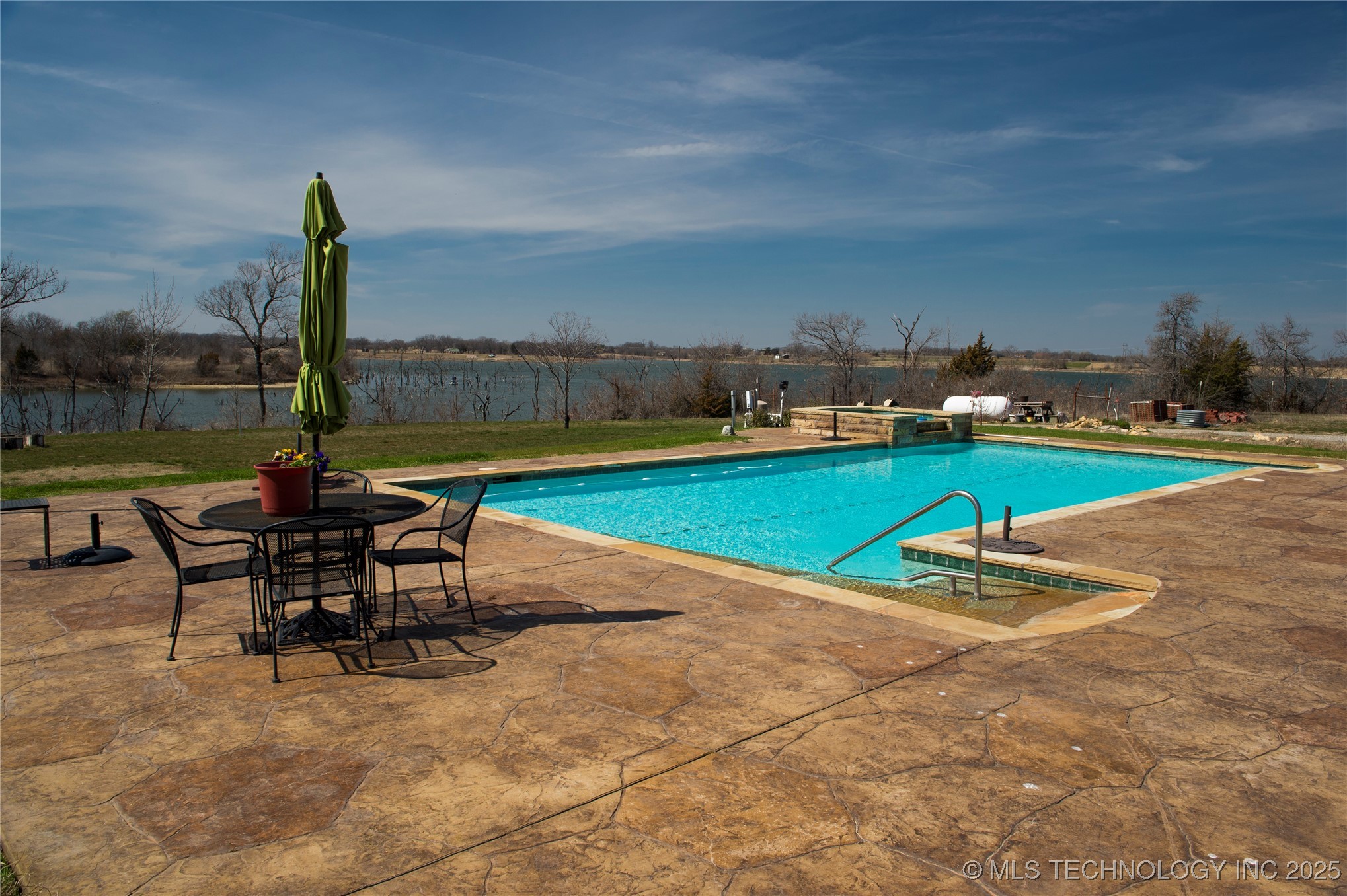 609 Lakeshore Drive