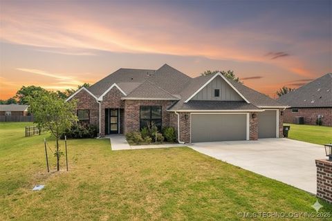 Photo of 709 N 24th Street, Collinsville, OK 74021 (MLS # 2602689)