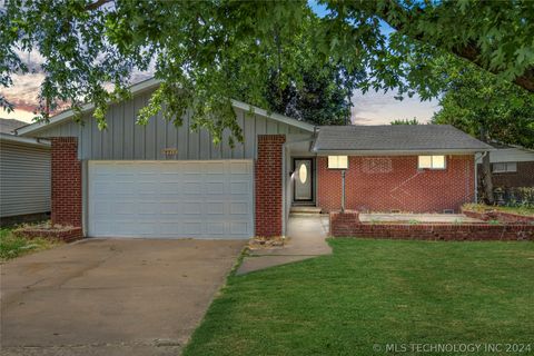 Single Family Residence in Tulsa OK 7711 29th Street.jpg