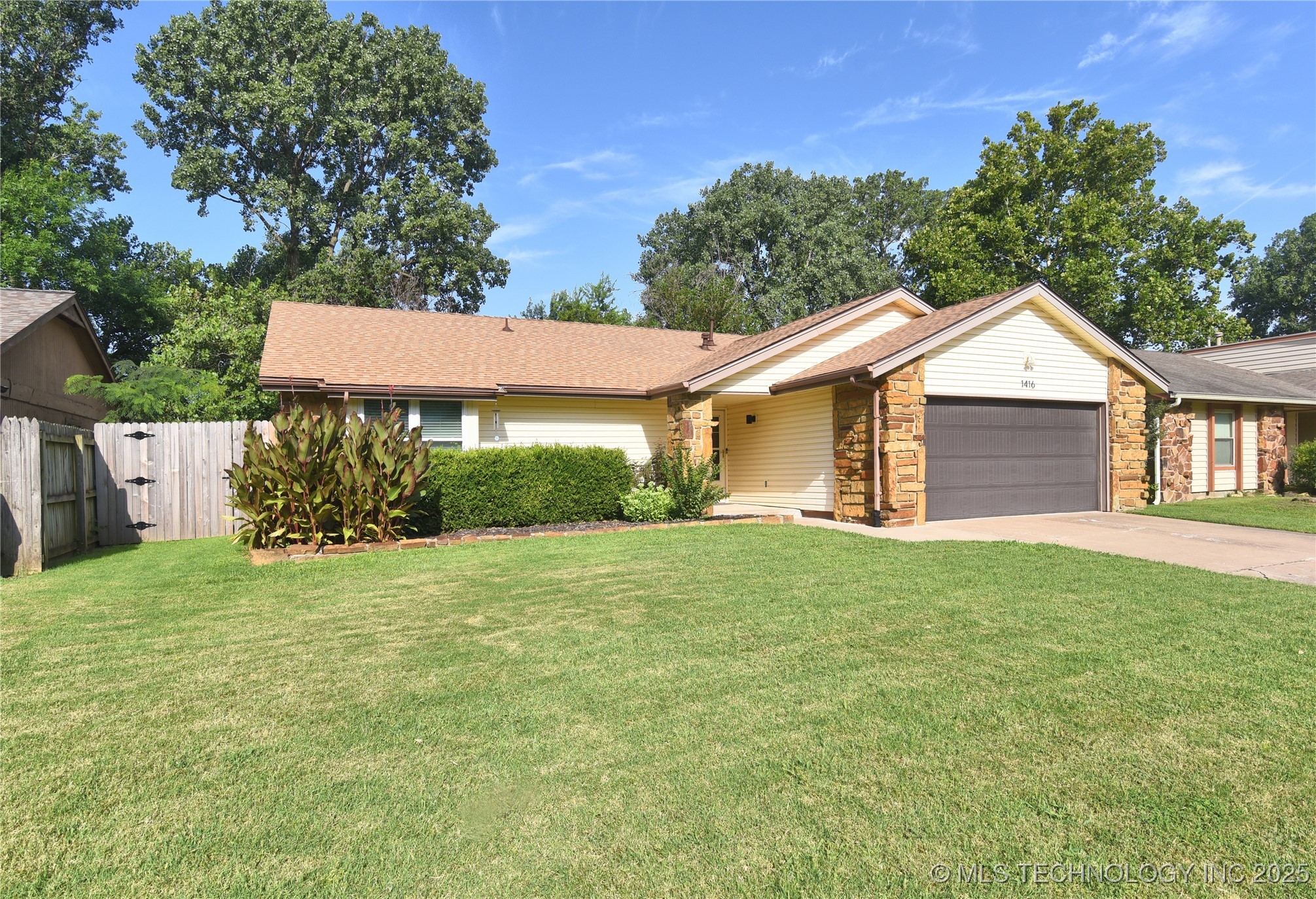 1416 N Juniper Place