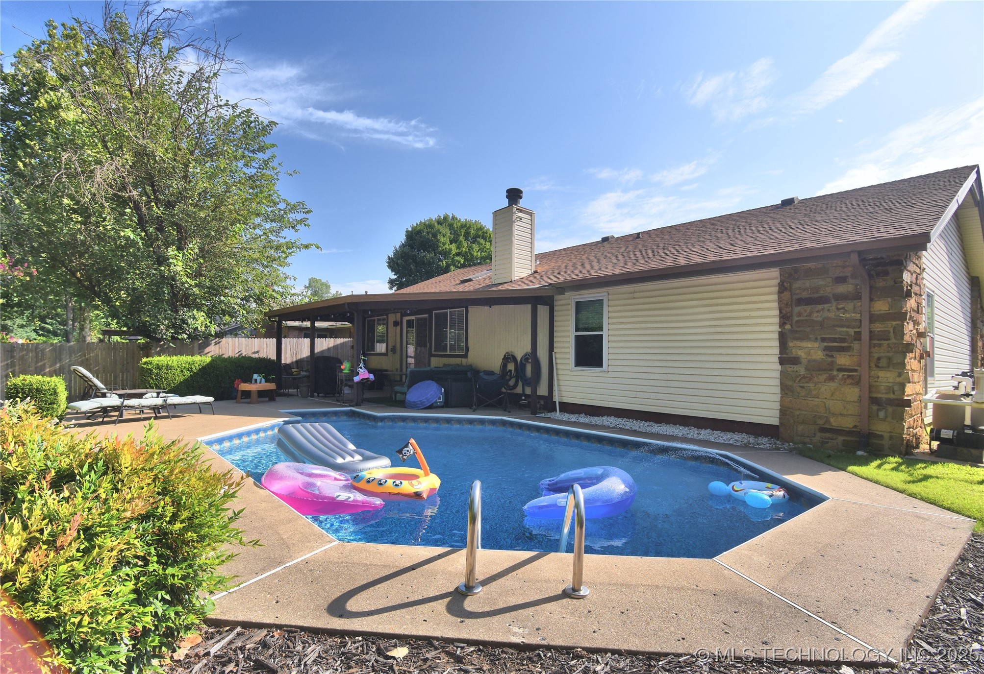 1416 N Juniper Place