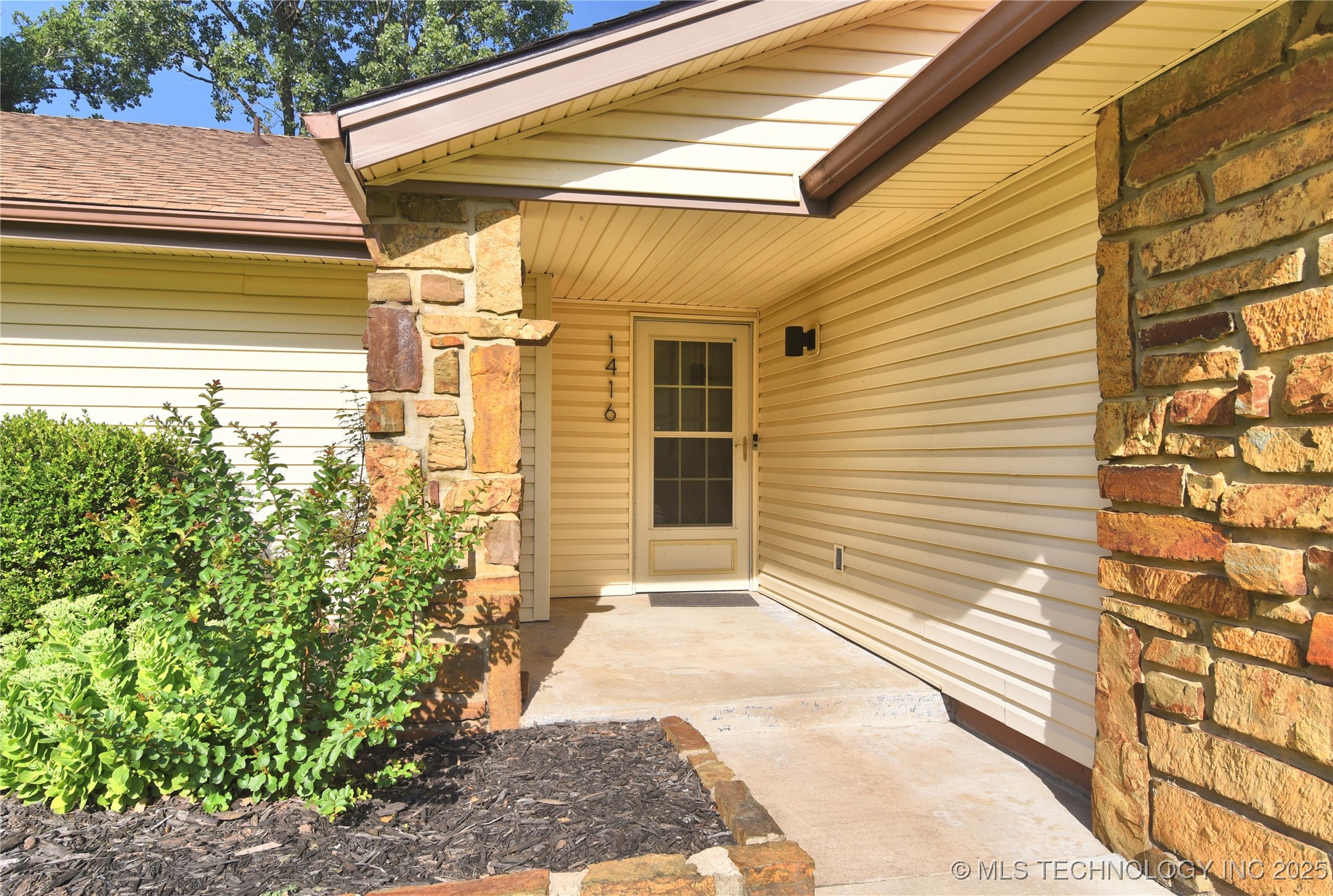 1416 N Juniper Place