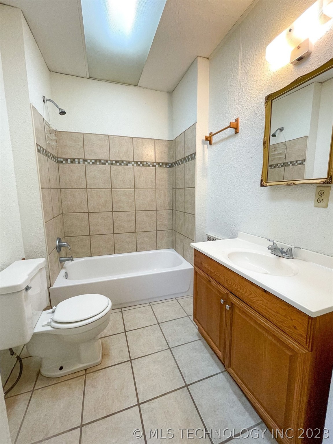 Photo 11 of 28 of 810 W 13th Street house