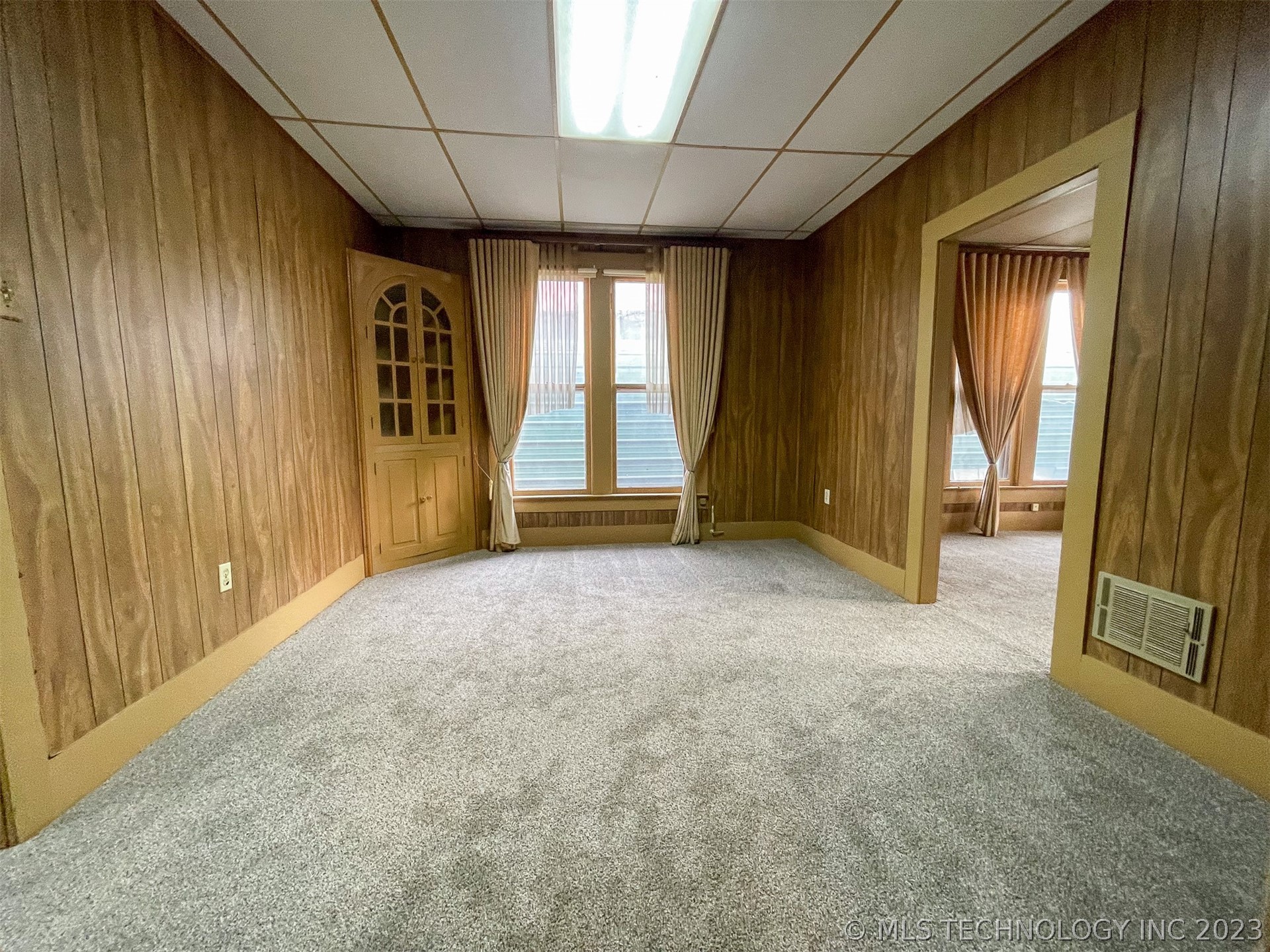 Photo 6 of 28 of 810 W 13th Street house