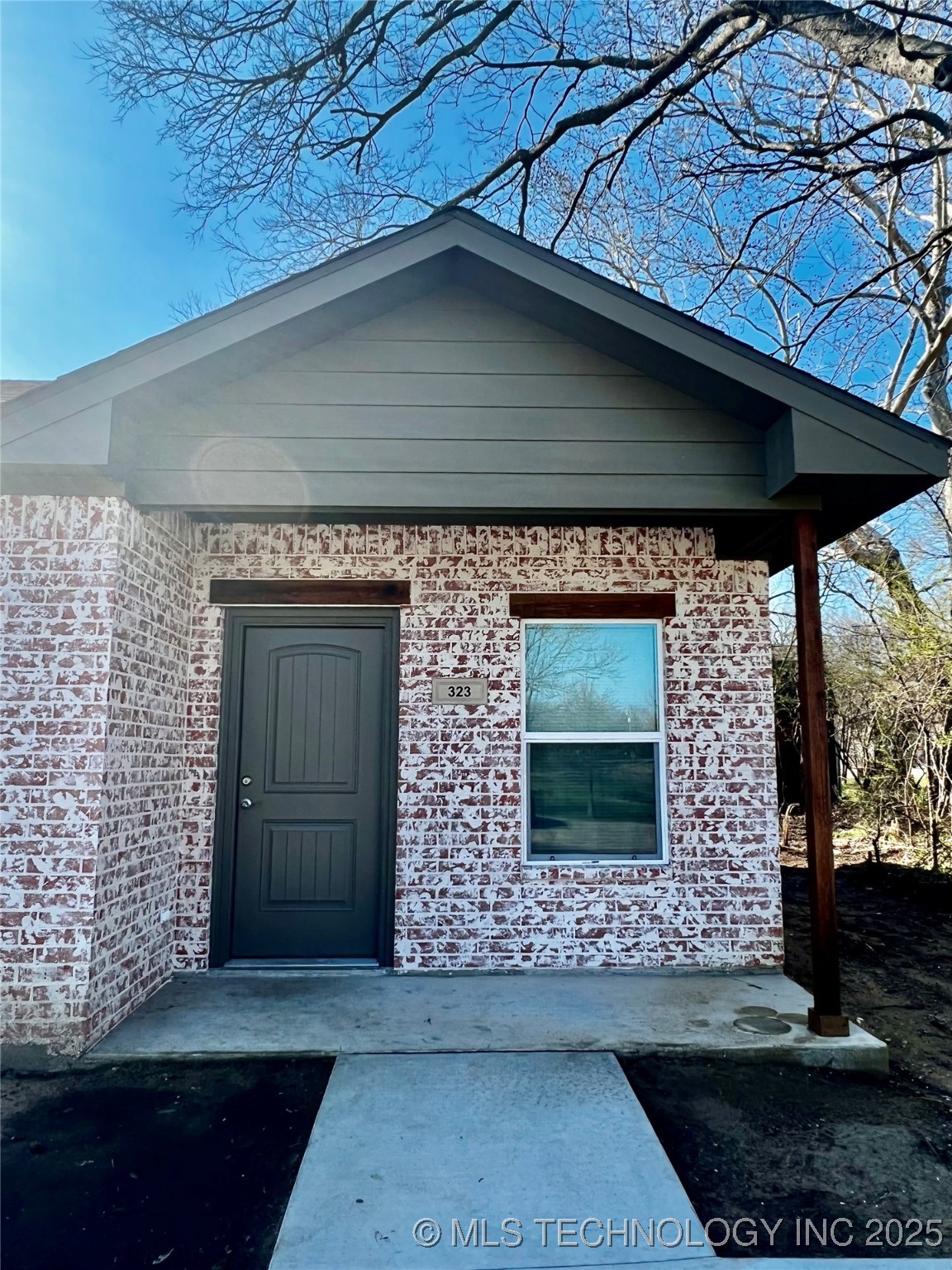 323 S 5th