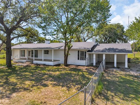 Photo of 2399 State Hwy 76 Hwy, Wilson, OK 73463 (MLS # 2618672)