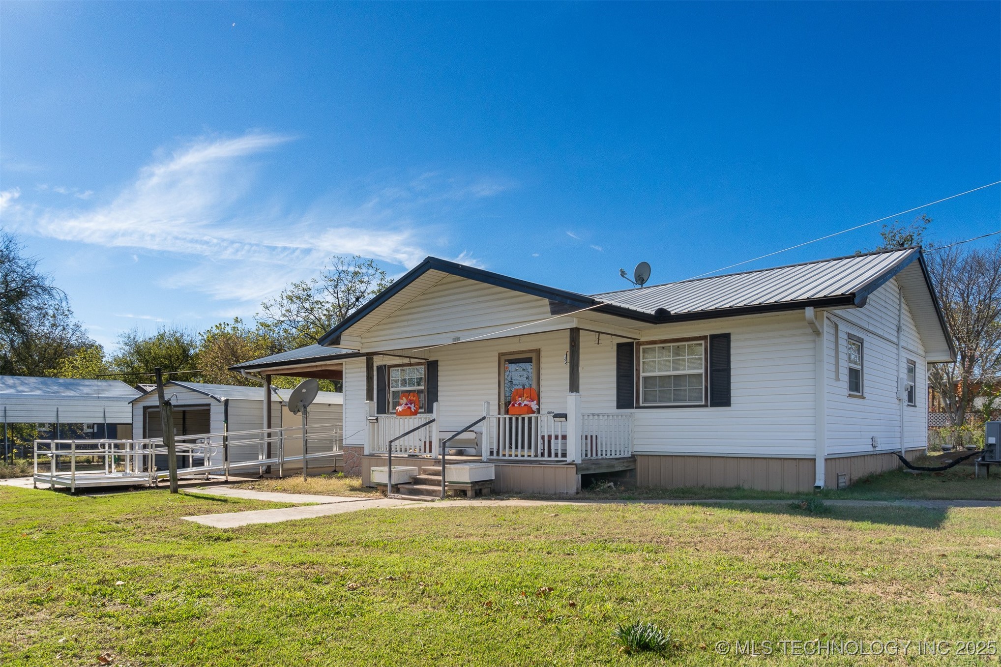 161 N Hickory