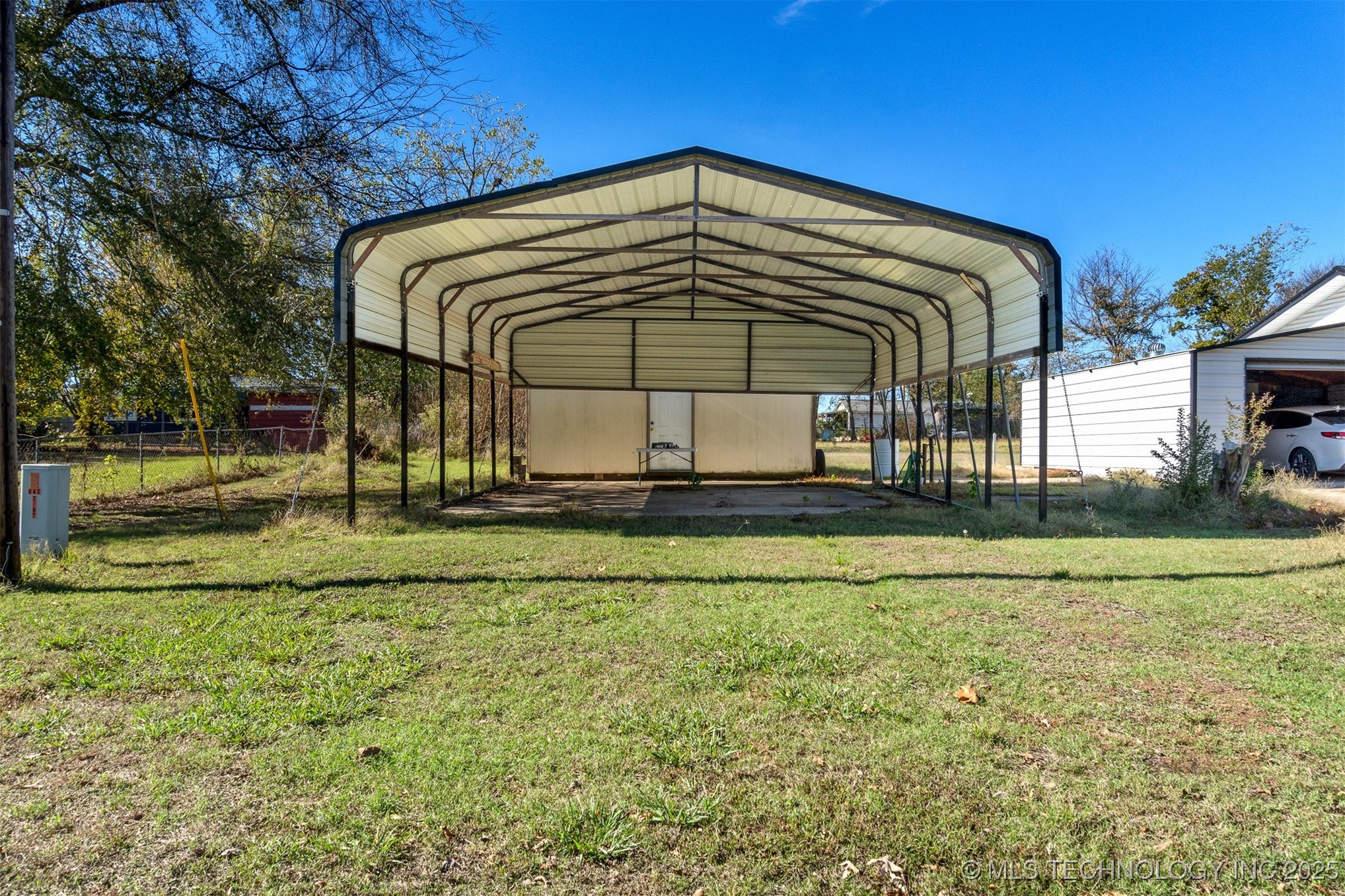 161 N Hickory