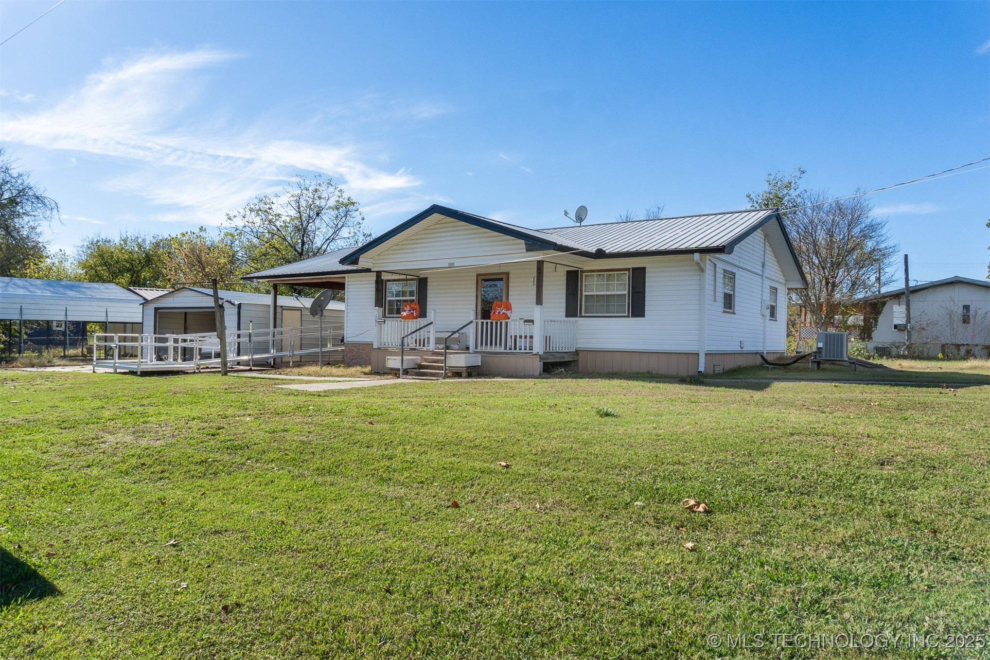 161 N Hickory