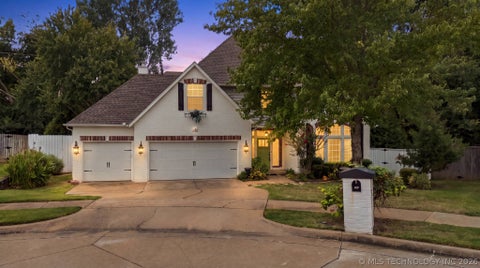 Photo of 204 N Sweet Gum Avenue, Broken Arrow, OK 74012 (MLS # 2635957)