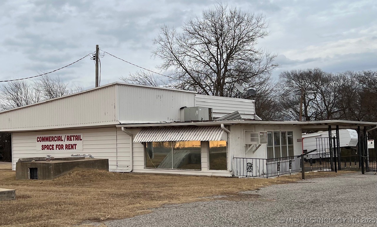 Photo 1 of 5 — 3336 S Commerce, Ardmore, OK 73401
