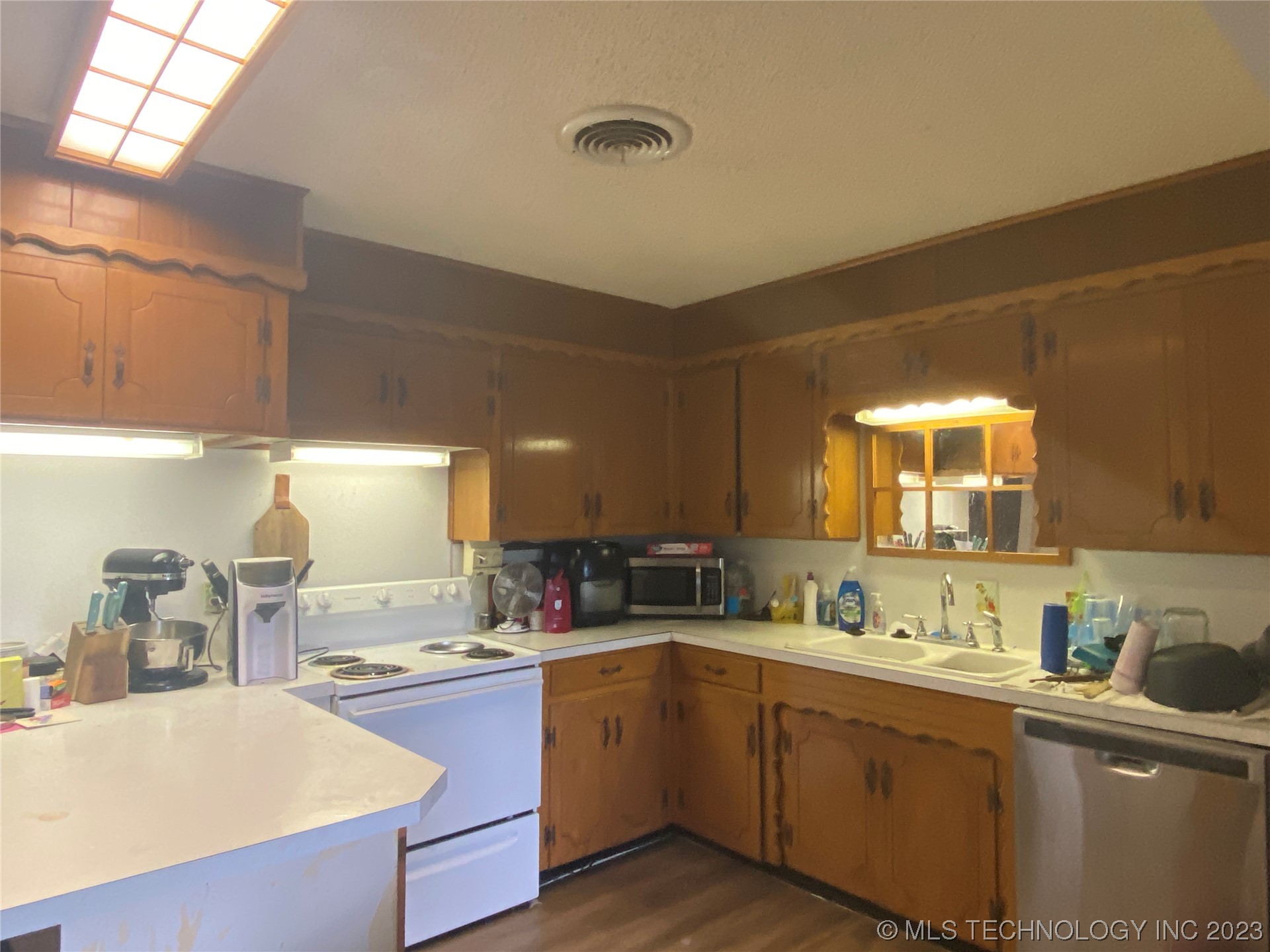 Photo 7 of 16 of 1803 Comanche house