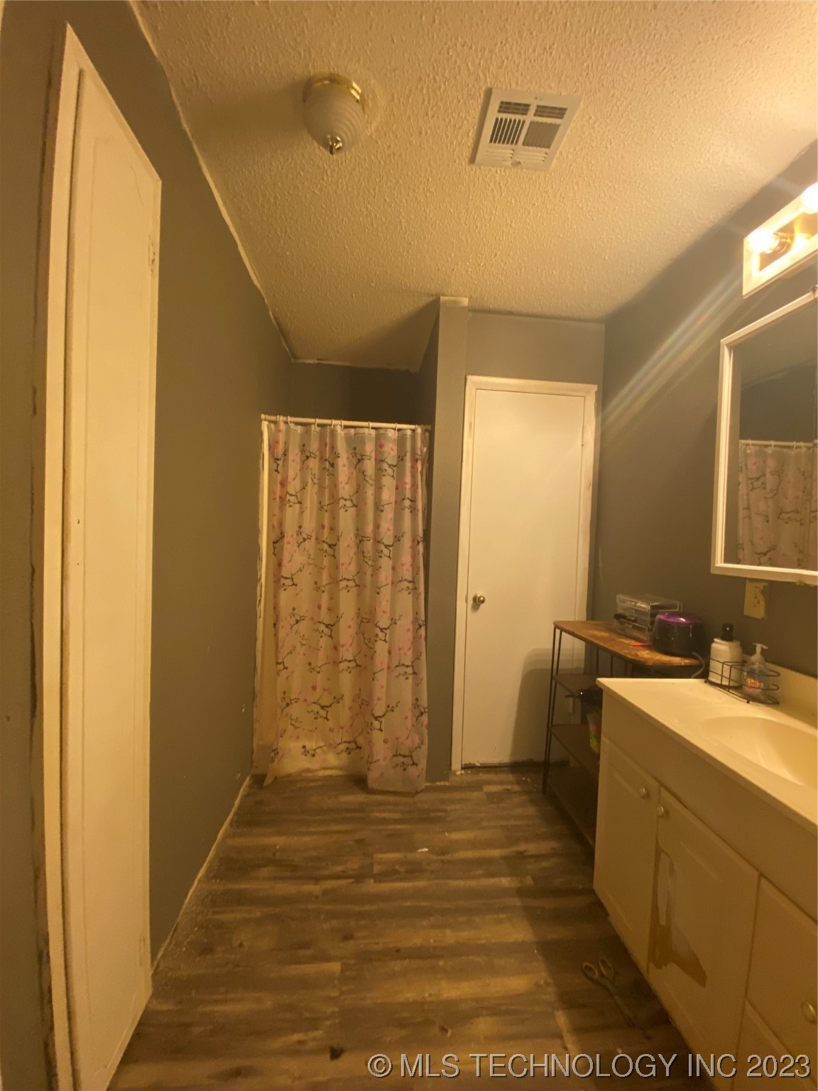 Photo 12 of 16 of 1803 Comanche house