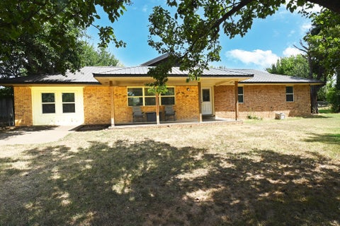 Photo of 704 N Farm Road, Sallisaw, OK 74955 (MLS # 2630134)