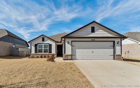 Photo of 12504 N 132nd EastAvenue, Collinsville, OK 74055 (MLS # 2605010)