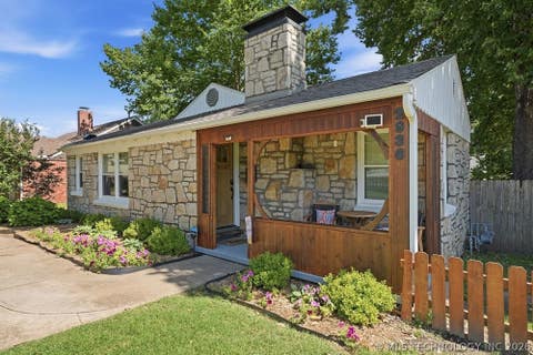 Photo of 2936 E 21st Street, Tulsa, OK 74114 (MLS # 2622381)