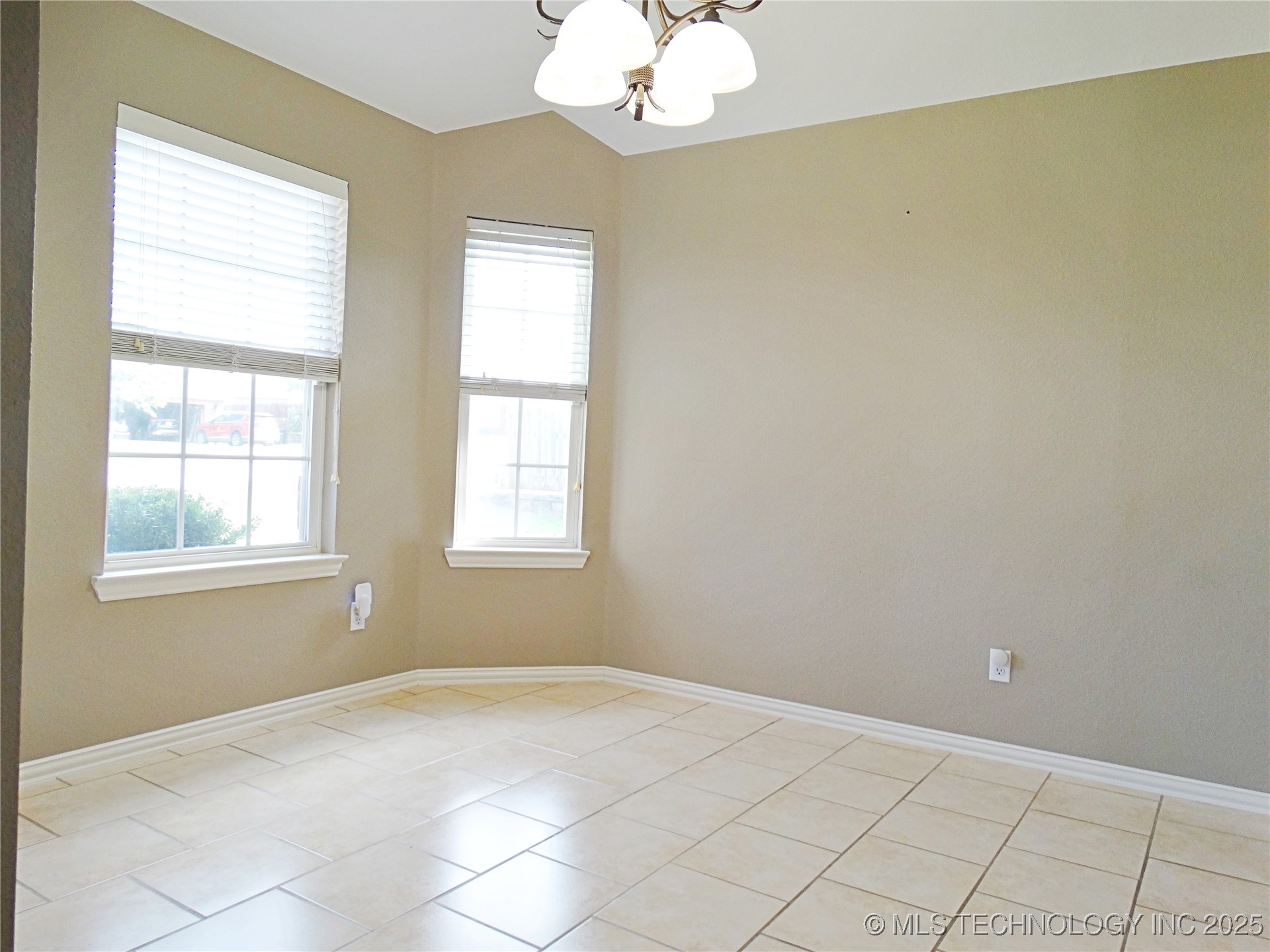 4905 Caddo Creek