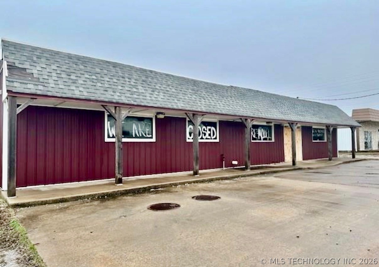 Photo 1 of 9 — 410 S Washington Street, Ardmore, OK 73401
