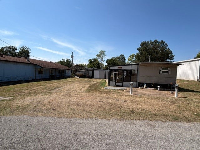 3949 E-Z Street