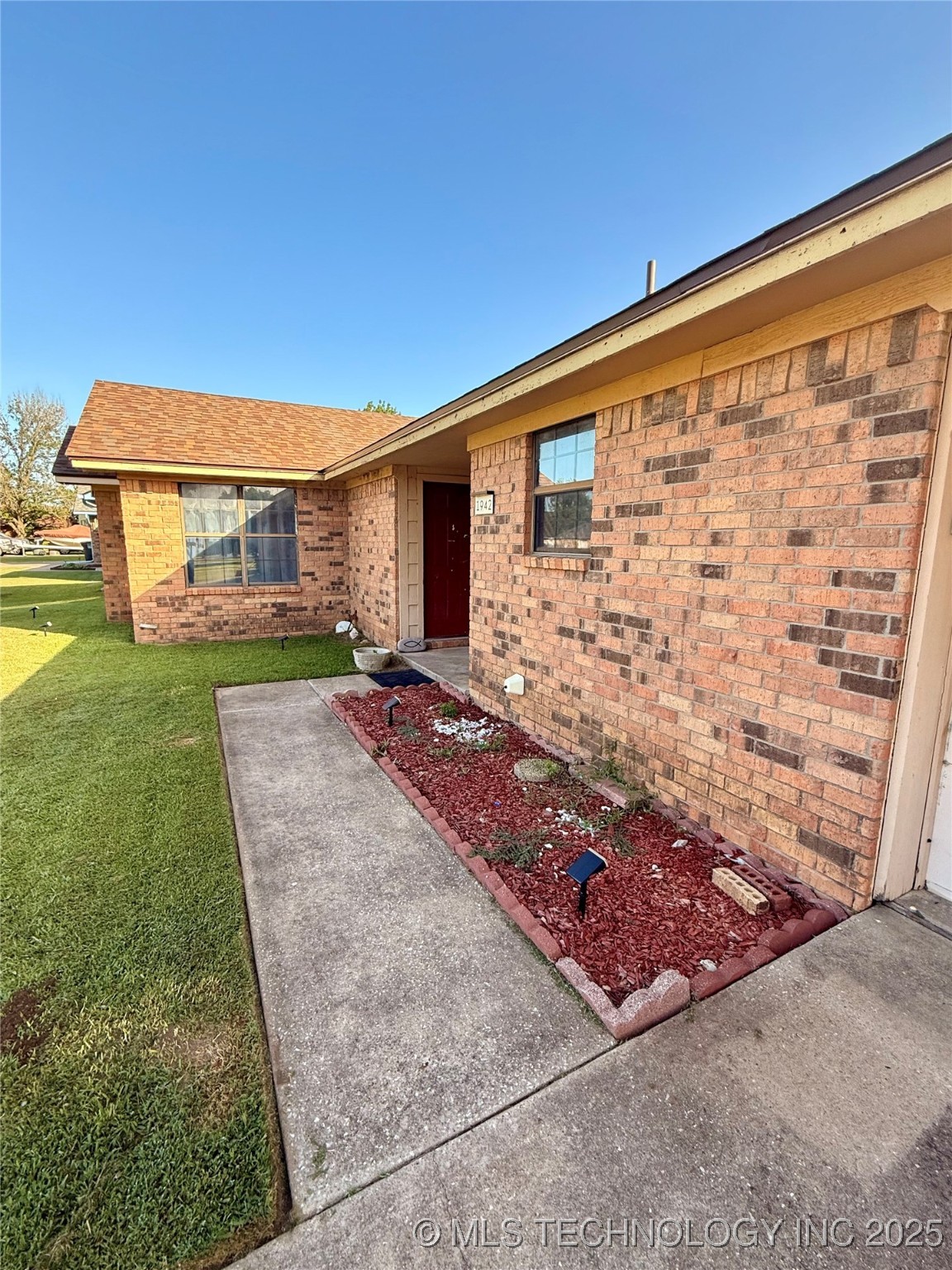 1942 Parkway Circle