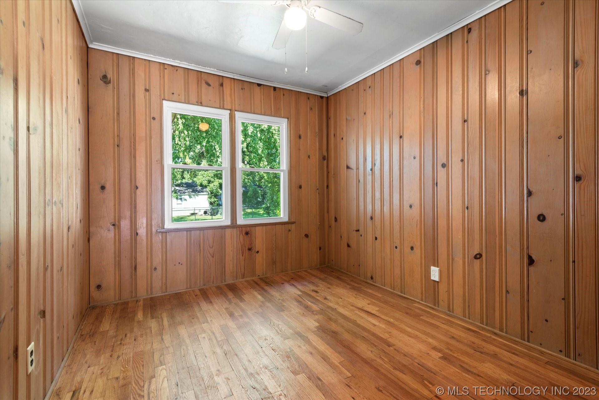 Photo 18 of 26 of 221 S Delaware Street house