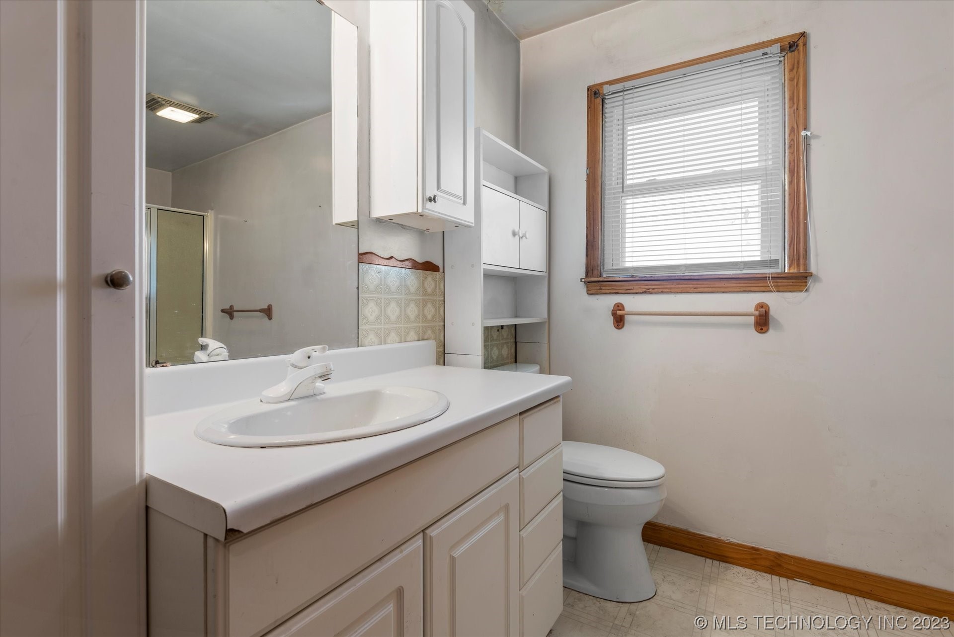 Photo 20 of 26 of 221 S Delaware Street house