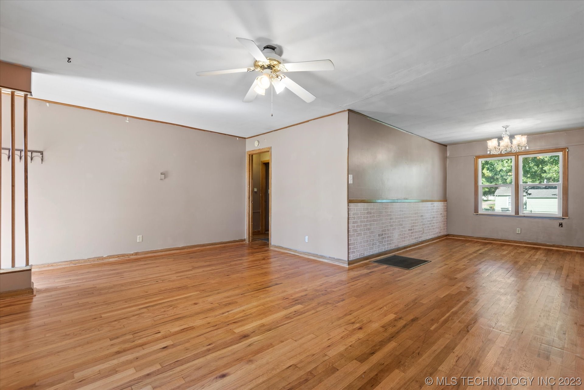Photo 6 of 26 of 221 S Delaware Street house