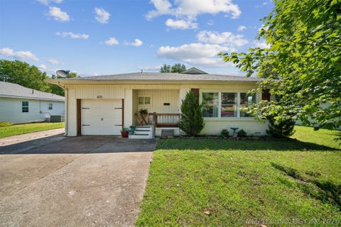 Photo of 605 N C Avenue, Cleveland, OK 74020 (MLS # 2622625)