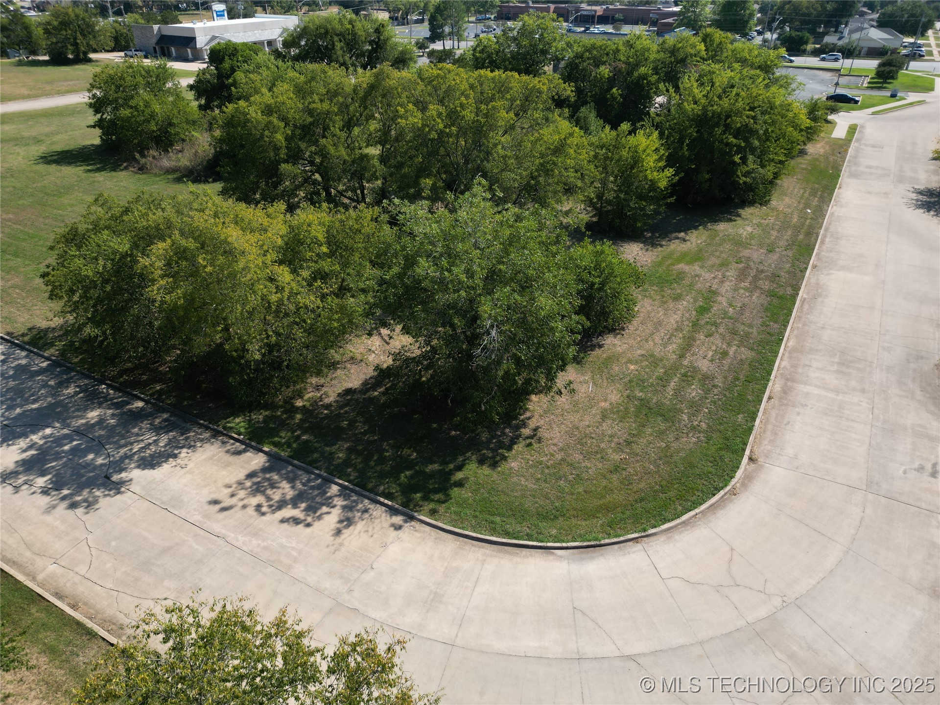 Photo 1 of 5 — 1409 Brookview Drive, Ardmore, OK 73401