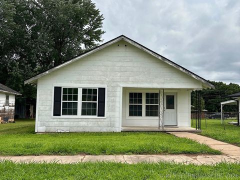 Photo of 410 E 2nd Street, Stroud, OK 74079 (MLS # 2622368)