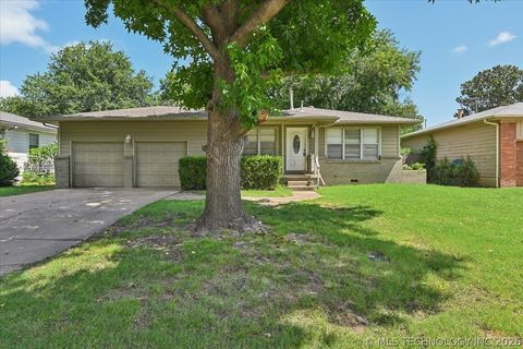 Photo of 1609 E 55th Place, Tulsa, OK 74105 (MLS # 2626183)