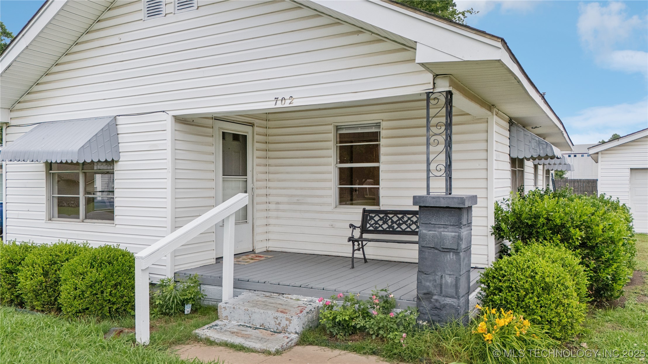 702 E Elgin Place