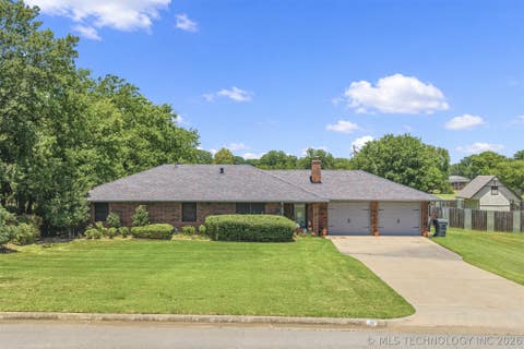 Photo of 617 Wallace ST NW, Ardmore, OK 73401 (MLS # 2625411)