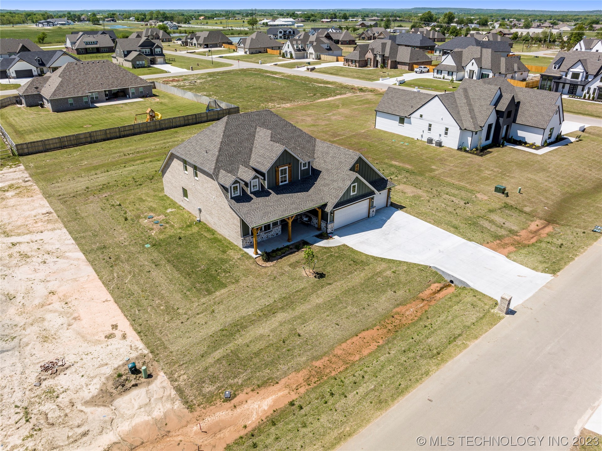 Photo 4 of 50 of 102 W 166th Place S house
