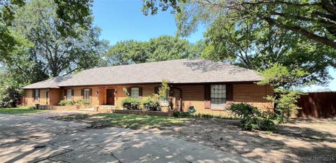 Photo of 535 Sunset Drive SW, Ardmore, OK 73401 (MLS # 2623407)