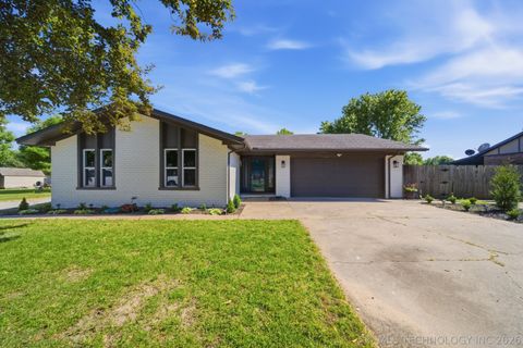 Photo of 21908 W 11th Street, Sand Springs, OK 74063 (MLS # 2604687)