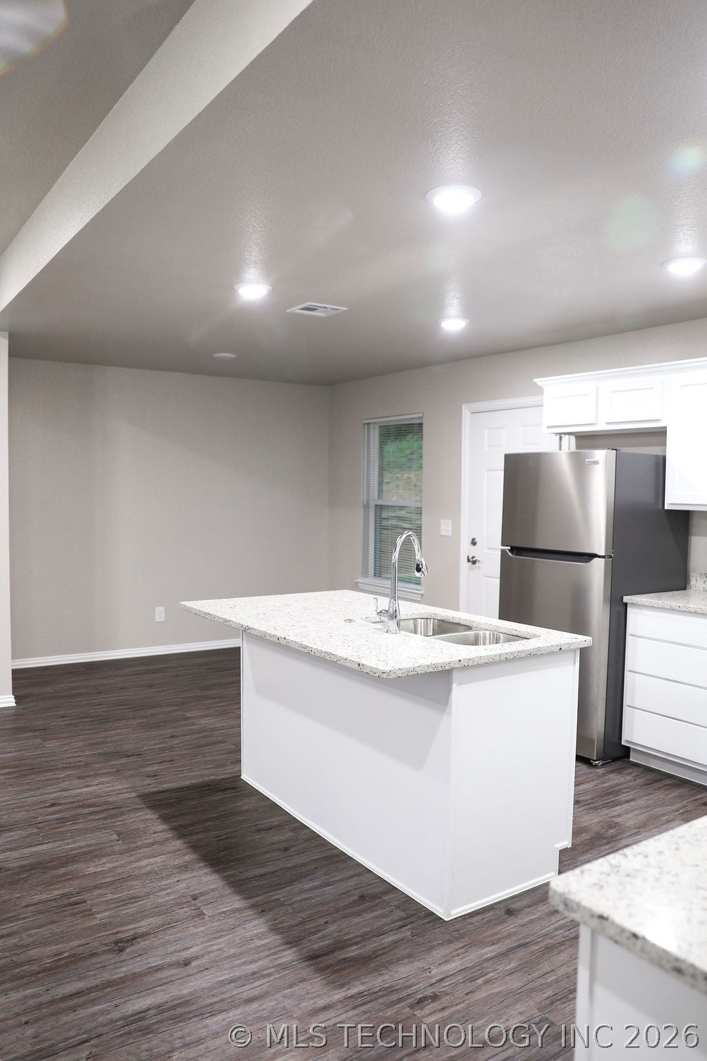 686 W 6th Street