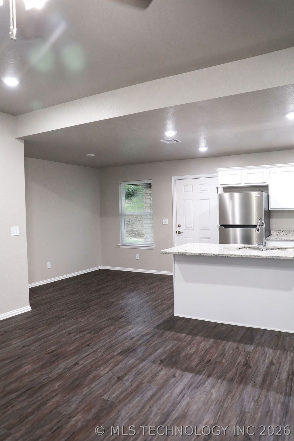 686 W 6th Street