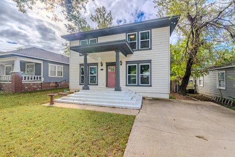 Photo of 1611 W Broadway Street, Collinsville, OK 74021 (MLS # 2638020)