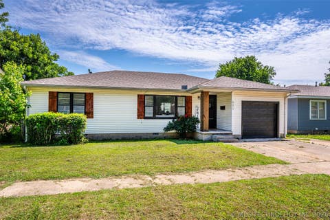 Photo of 631 W 20th Street, Ada, OK 74820 (MLS # 2622226)