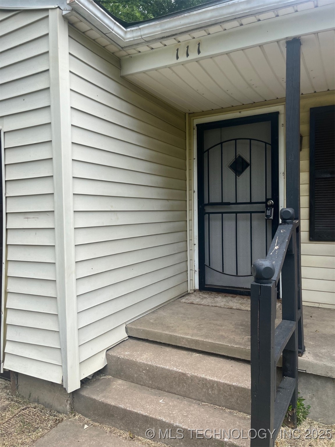 111 E 26th Place N