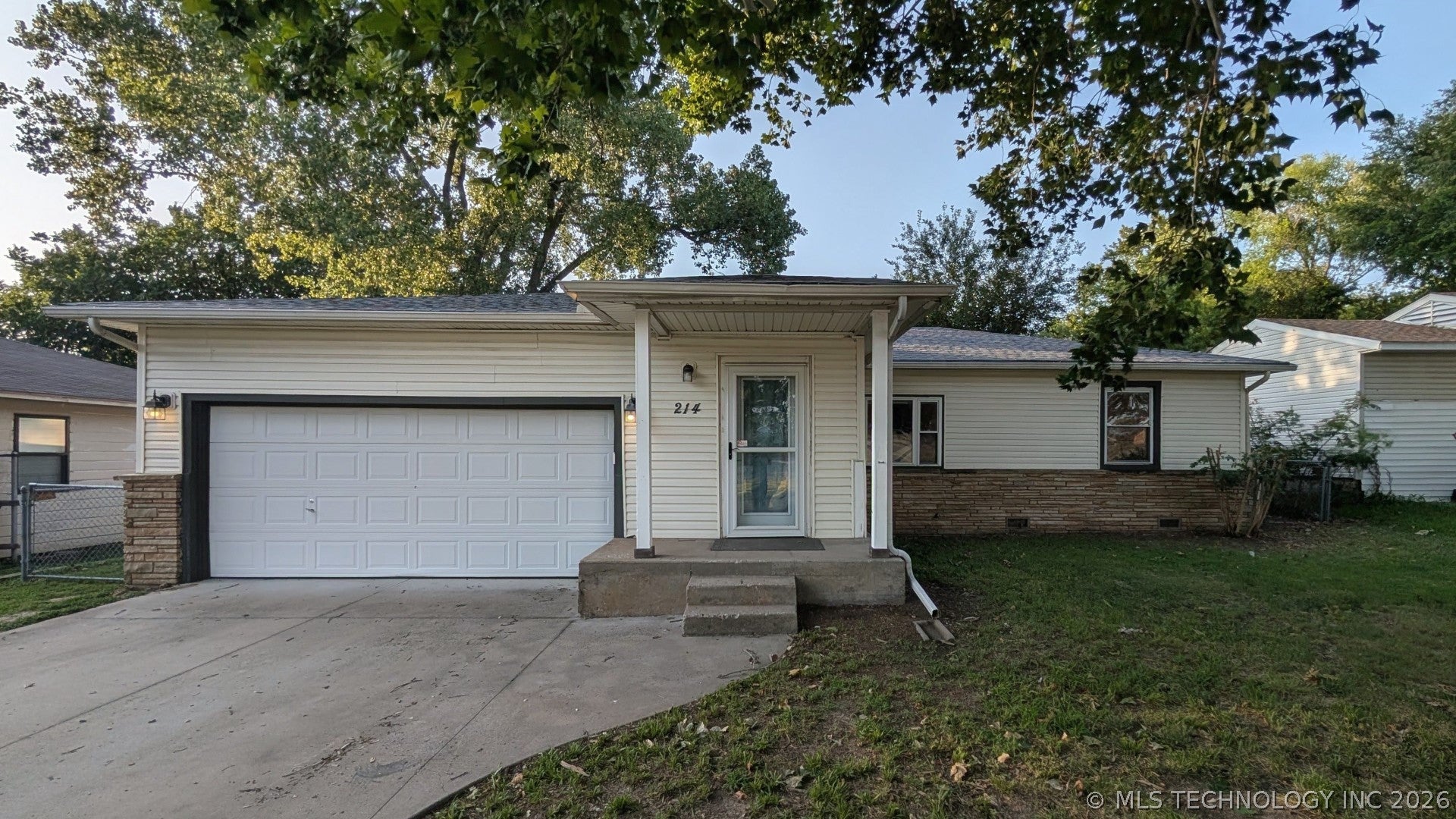 Photo 1 of 19 — 214 W Urbana Street, Broken Arrow, OK 74012