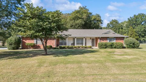 Photo of 731 Kingfisher Road, Catoosa, OK 74015 (MLS # 2605087)