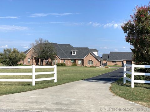 Single Family Residence in Ardmore OK 3234 Mount Washington Road.jpg