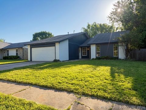 Photo of 1205 N Ironwood Place, Broken Arrow, OK 74012 (MLS # 2616821)