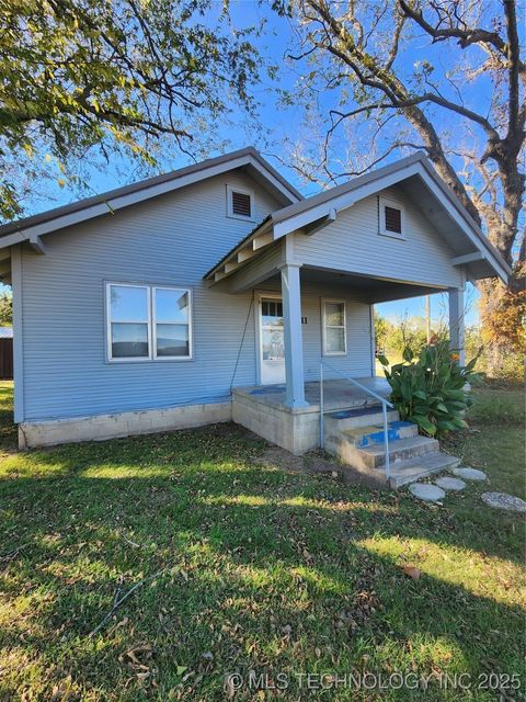 611 N 7th Avenue Madill OK 73446